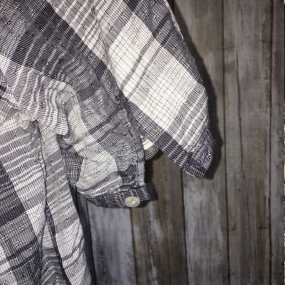 Universal Thread Grey Plaid Button Down - Picture 4 of 5